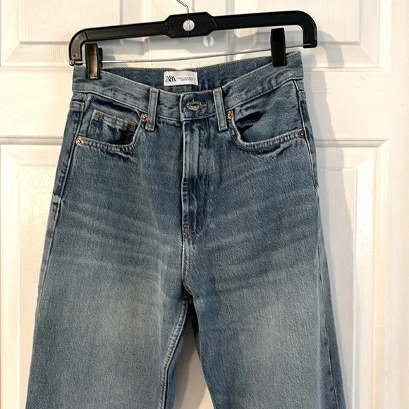 NWT Women’s Zara High Rise Wide Leg Denim Jeans Size 34 US (2) - Picture 2 of 10
